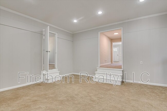 Building Photo - 2349 Henry Cir