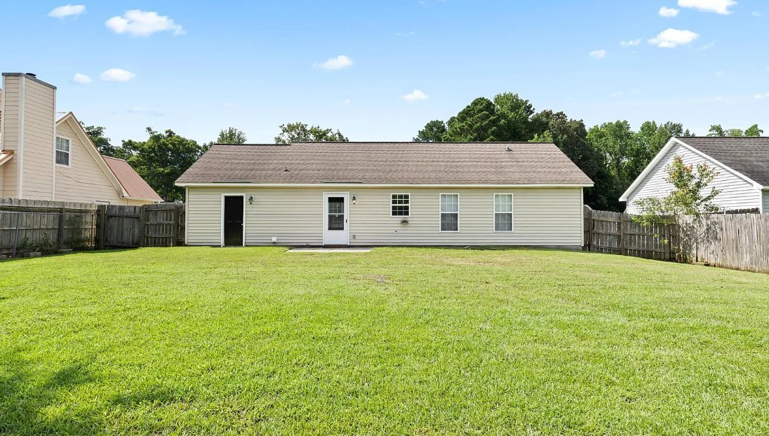 Building Photo - 122 Settlers Cir