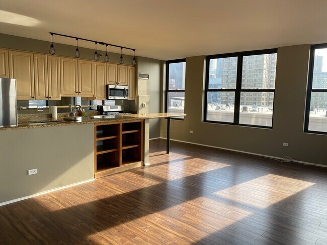 Building Photo - 330 N Jefferson St