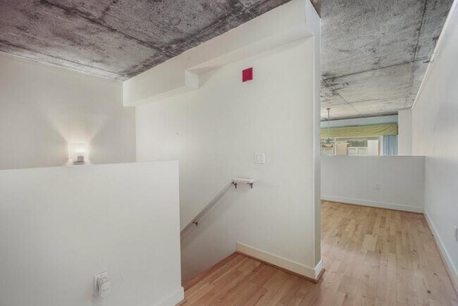 Building Photo - Modern Industrial Loft in Jack London Square