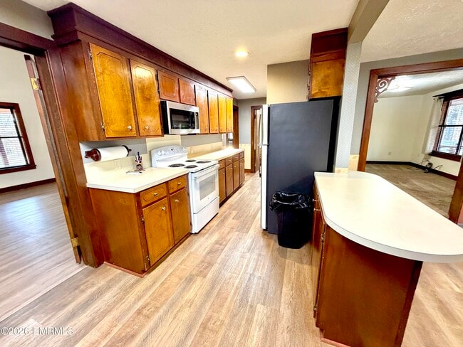 Building Photo - 8223 Center Hill Rd