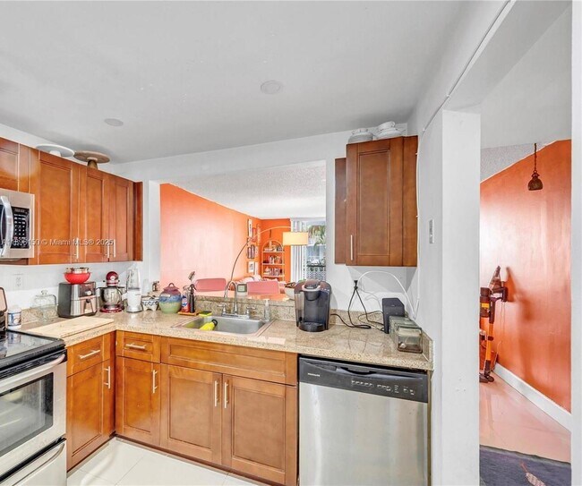 Building Photo - 488 NW 165th St
