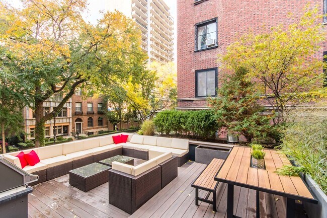 Building Photo - 36 E Schiller St