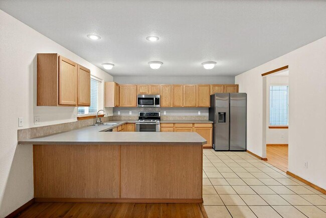 Building Photo - Spacious 4-Bedroom Olympia Home with A/C, ...