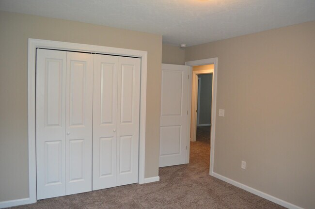 Building Photo - 1715 Davenport Dr