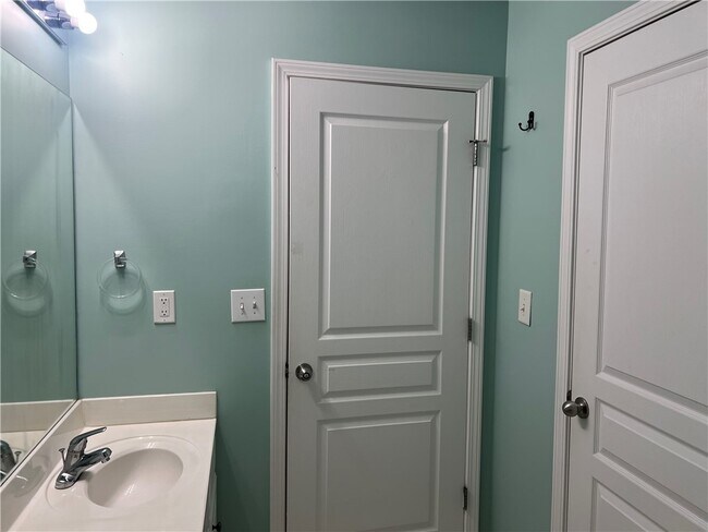 Building Photo - 833 Old Greenville Hwy