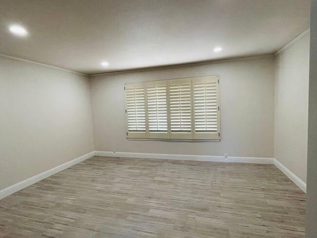Building Photo - 3724 Hillcrest Ln