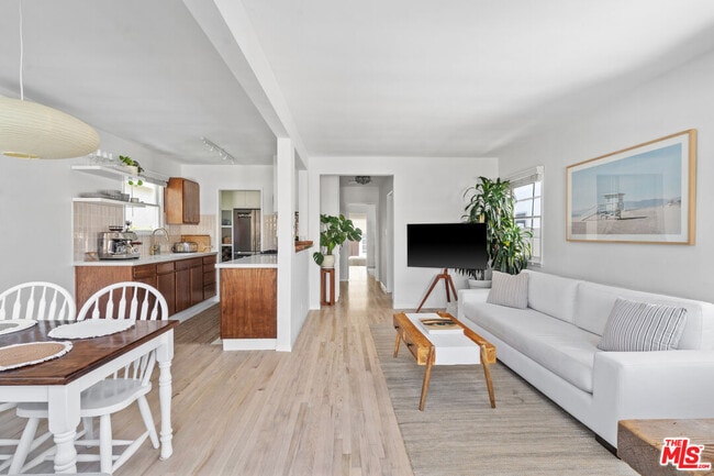 Building Photo - 668 Marr St