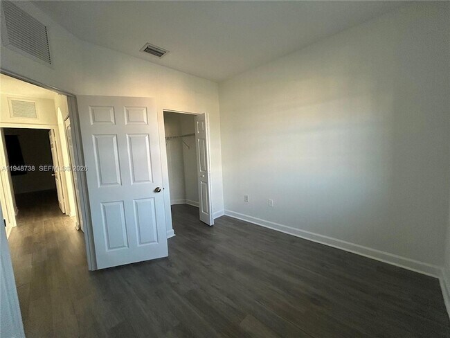 Building Photo - 1720 NE 33rd Ave