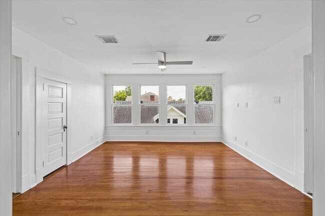 Building Photo - 1229 Heights Blvd