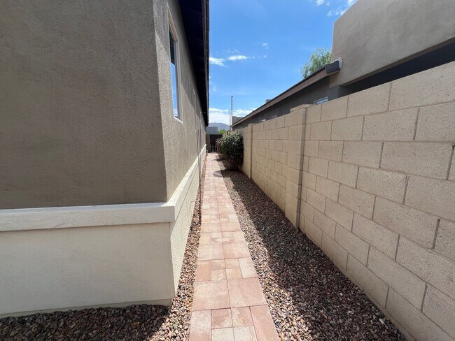 Building Photo - 3546 E Ravenswood Dr