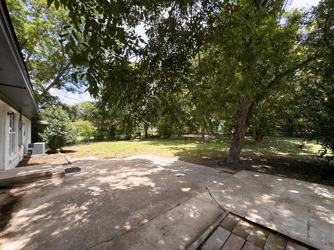 Building Photo - 1006 Duvall Dr