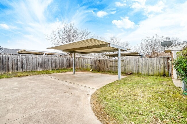 Building Photo - 2521 Indigo Ln