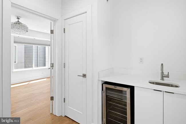 Building Photo - 1329 N 17th St