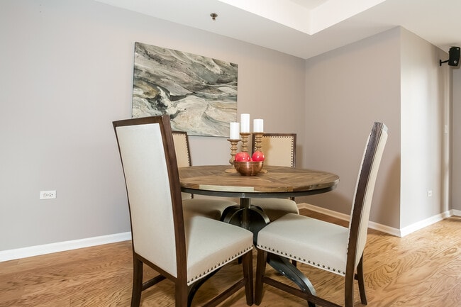 Building Photo - 1212 N Wells St