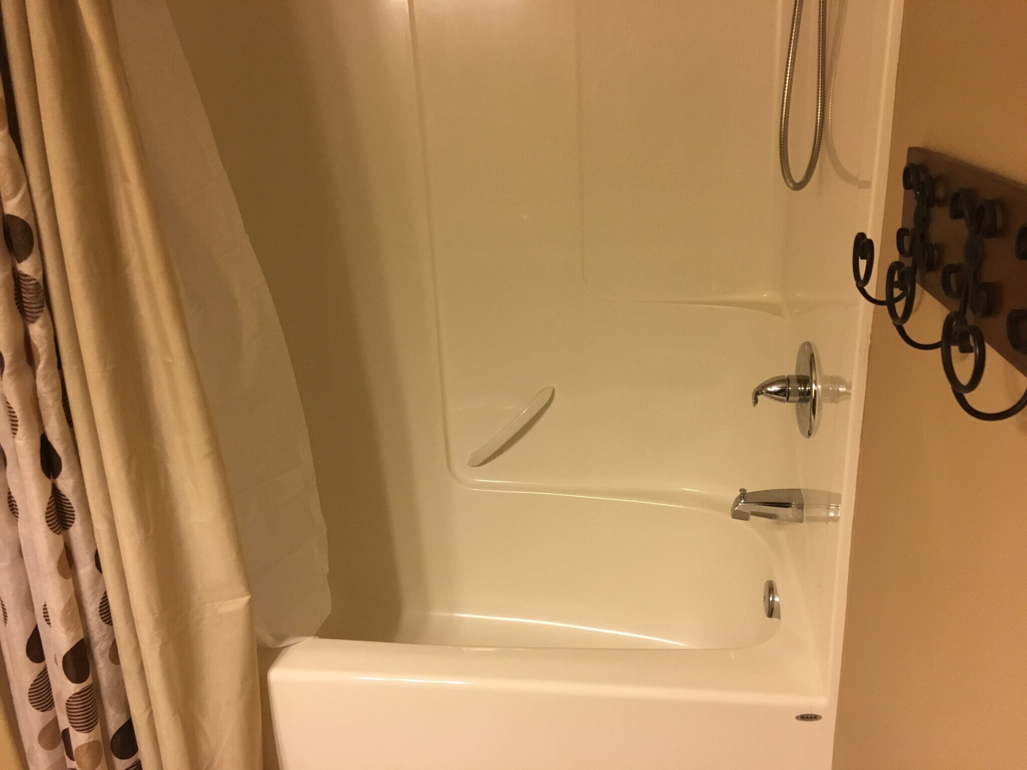 downstairs full bathroom - 2060 SW Kendra St