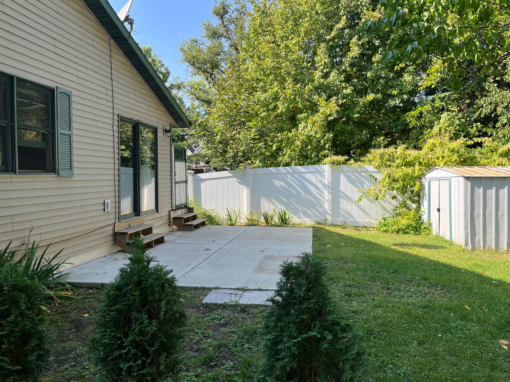 Building Photo - 442 N Parker Dr