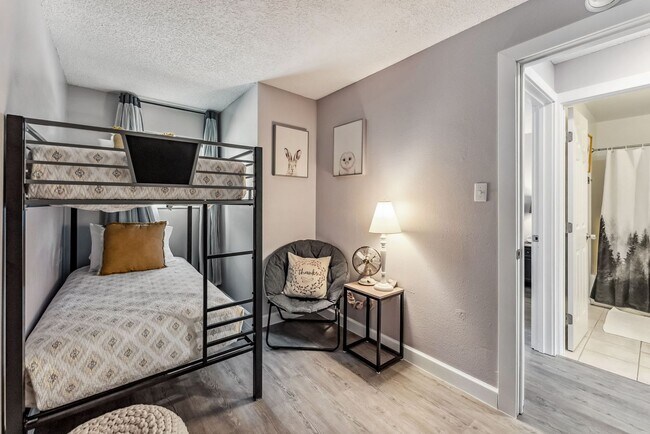 Building Photo - 412 S. Main, unit 113