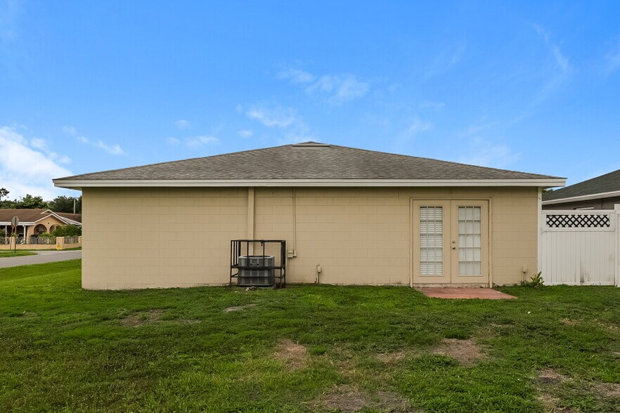 Building Photo - 6624 N Cameron Ave