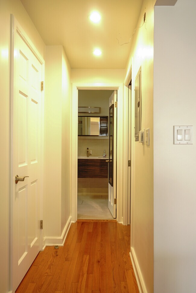 Hallway - 31 N Venice Blvd