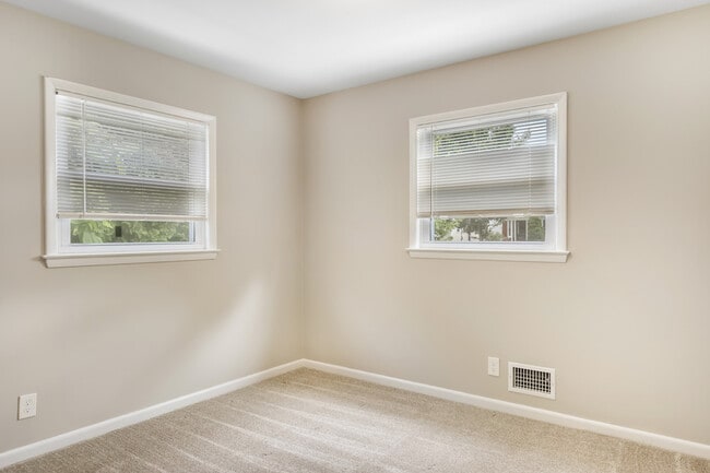 Building Photo - 151 S Grand Ave