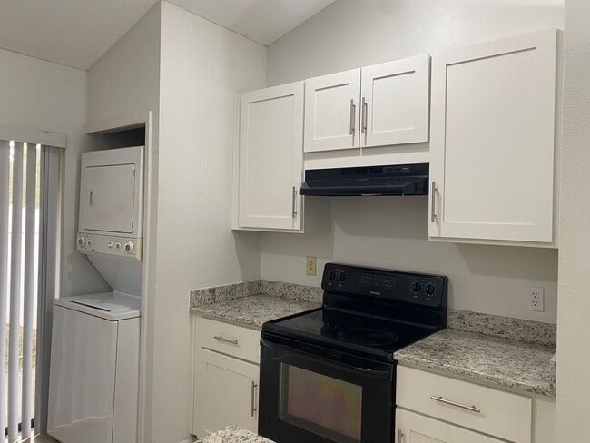 Building Photo - Winter Garden 2 Bedroom 2 Bath home