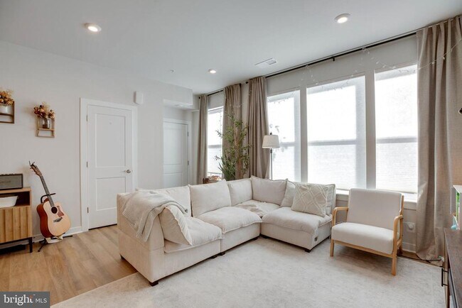 Building Photo - 4614 Olivine Dr