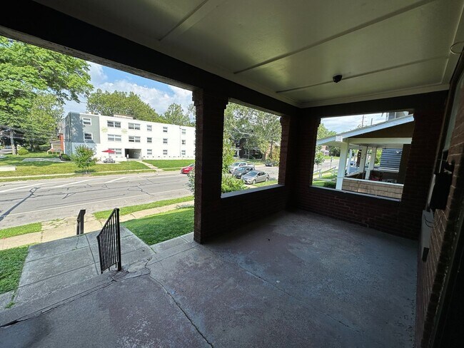 Building Photo - Summit St 1948-1950 CR