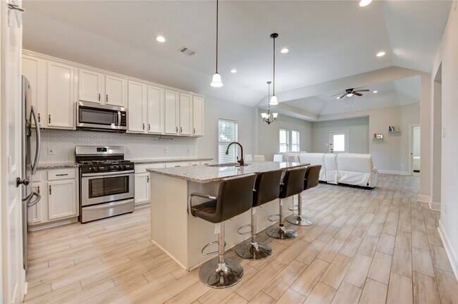 Building Photo - 3805 Shelby Cir