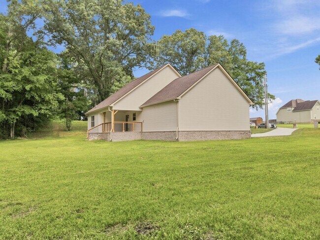 Building Photo - 211 Majestic Dr