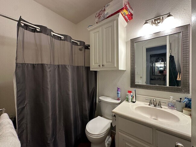 Building Photo - 1900 S 16th St