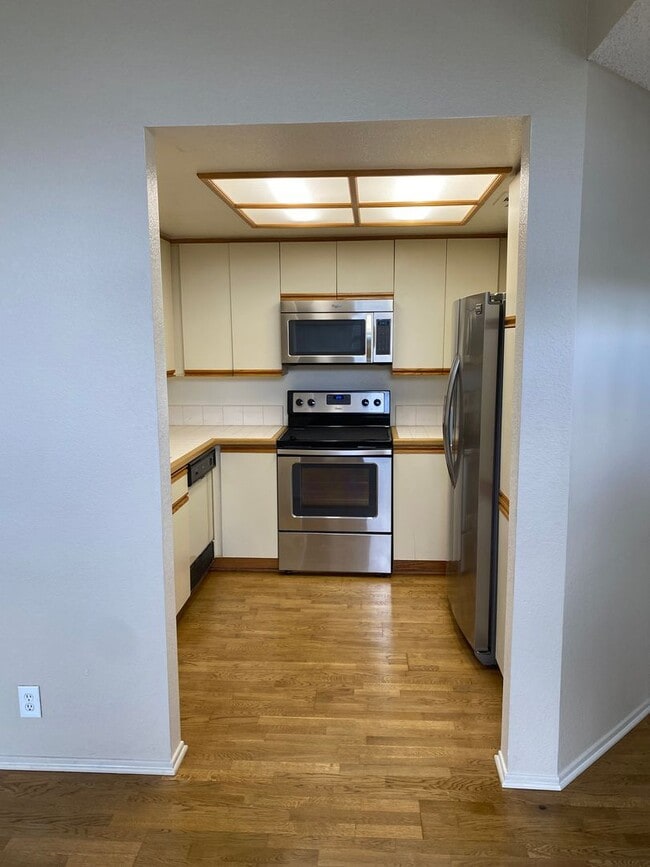 Building Photo - ALISO VIEJO- SPACIOUS 1 BEDROOM + DEN OR OFFICE CONDO WITH GARAGE