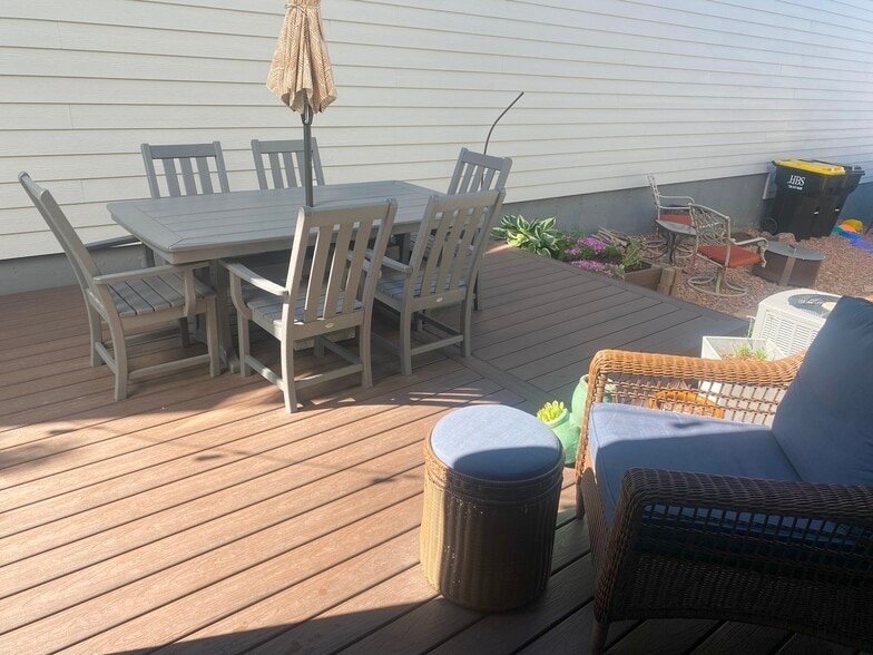 Sideyard - 168 Mayflower Park Pl