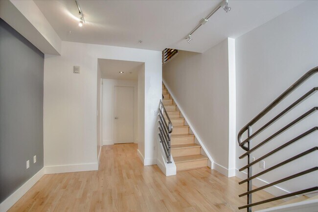 Building Photo - 1025 Minna St