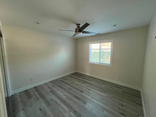 Building Photo - 2BR ADU w/dishwasher, in-unit laundry + ou...