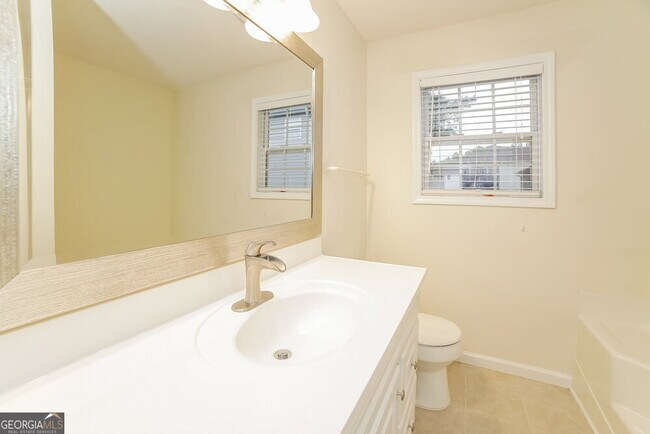 Building Photo - 757 Newport Dr