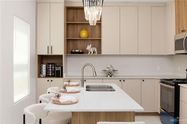 Building Photo - 18 N 43rd St