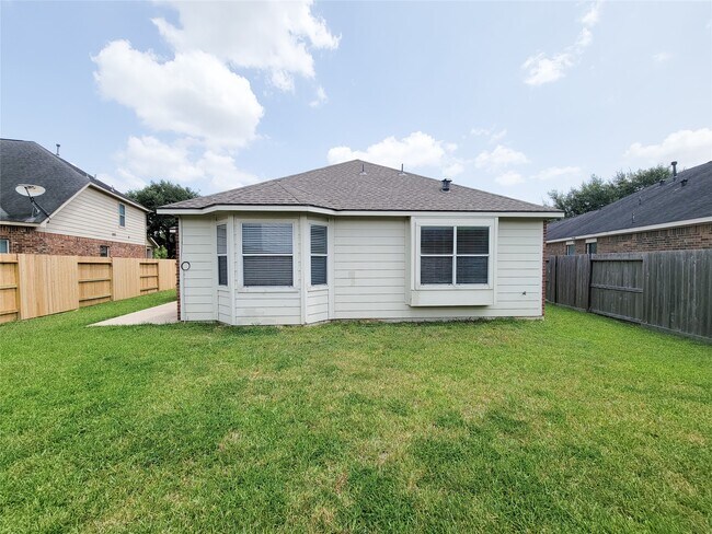 Building Photo - 17207 Mossbriar Ln