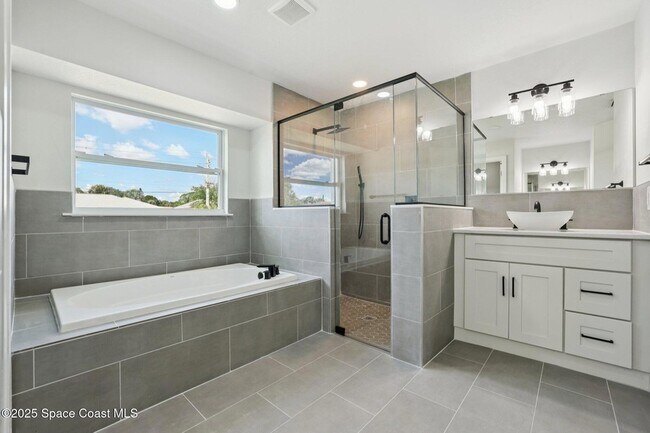 Building Photo - 1441 Eldron Blvd SE