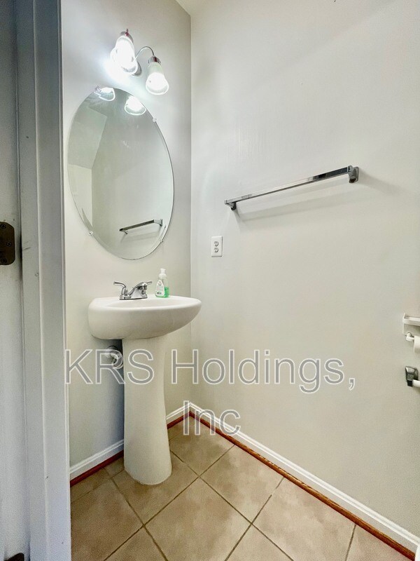 Building Photo - 15706 John Diskin Cir