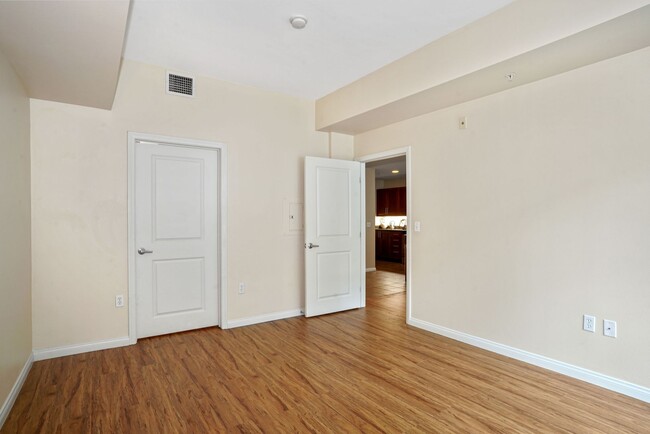 Building Photo - Gorgeous open, supersized 1/BR features a ...