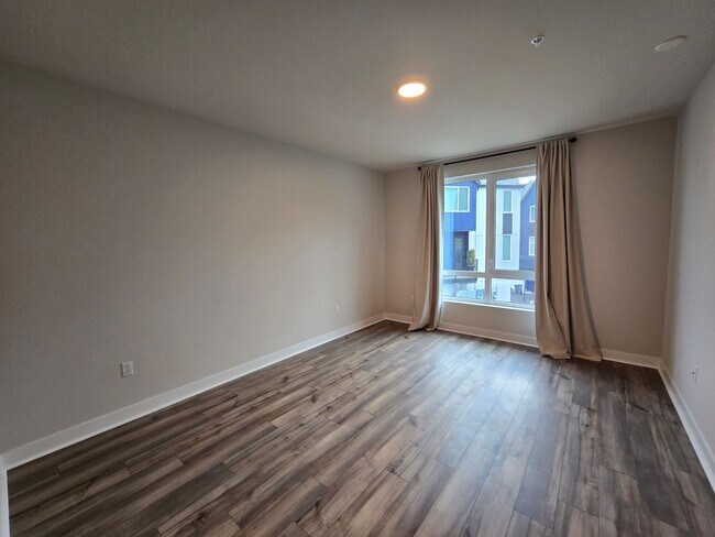 Building Photo - One Bedroom with Office