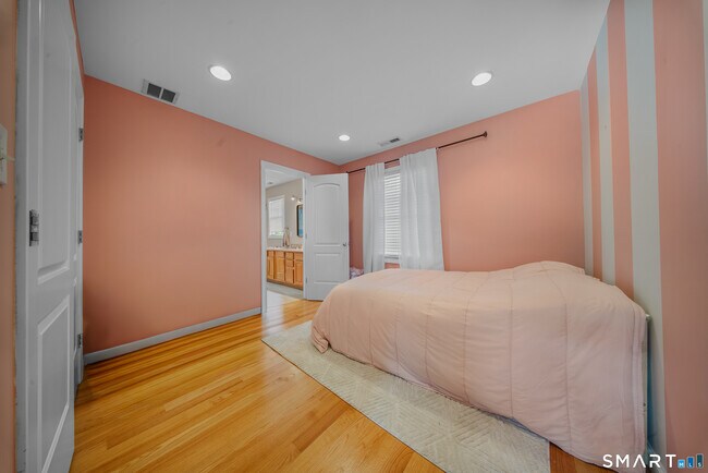 Building Photo - 60 Hawthorne St