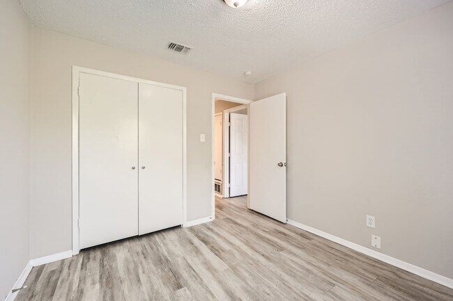 Building Photo - 602 Carl C Senter St