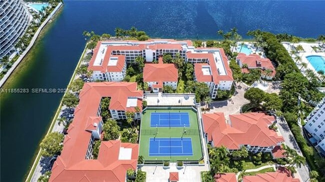 Building Photo - 3255 NE 184th St