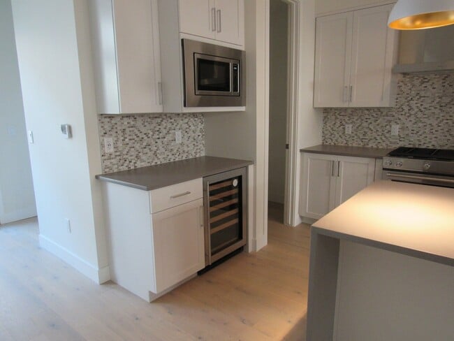 Building Photo - Town home a Block away from Sloan's Lake with roof top Deck