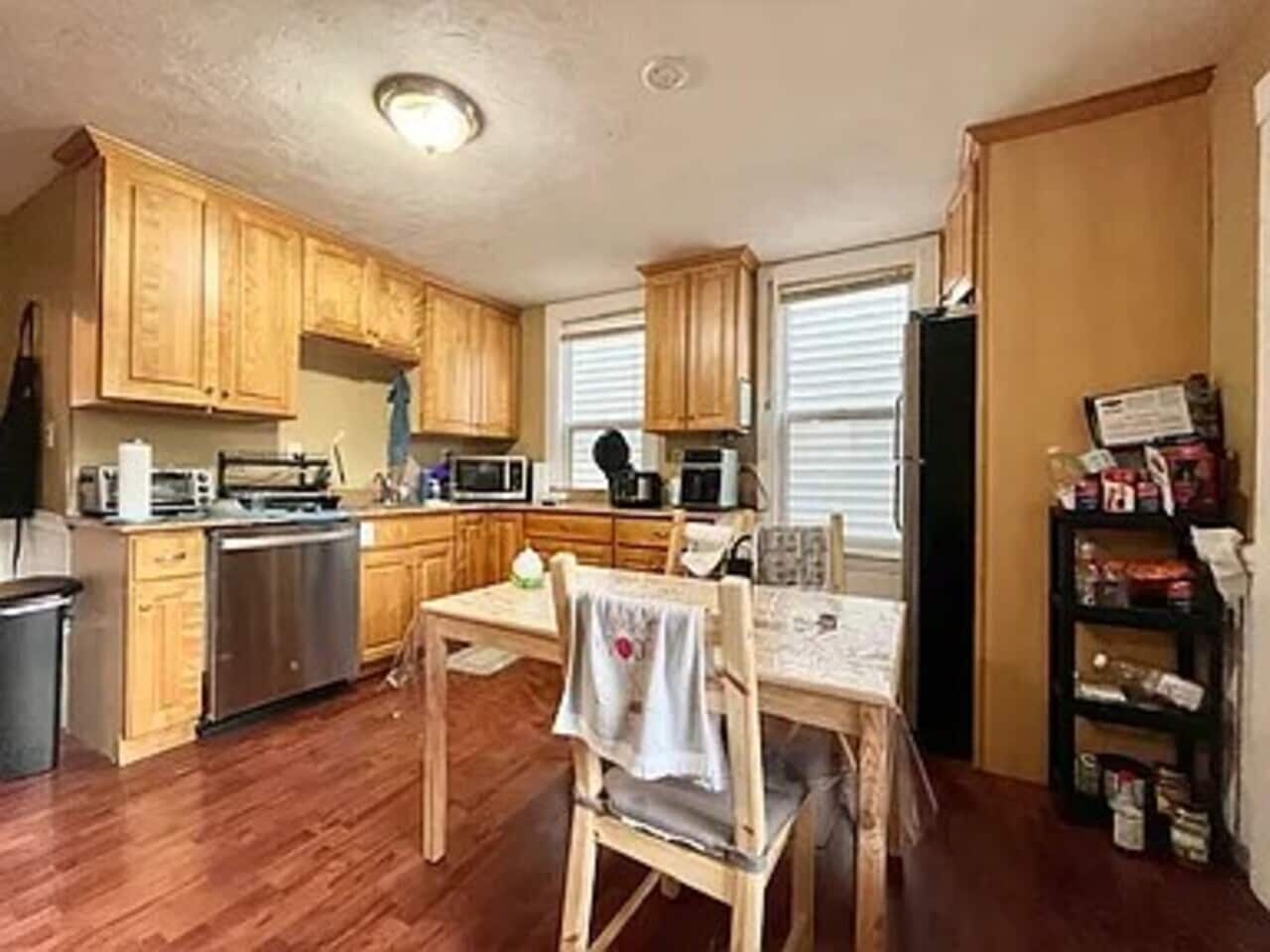 Building Photo - 8 Eldora St