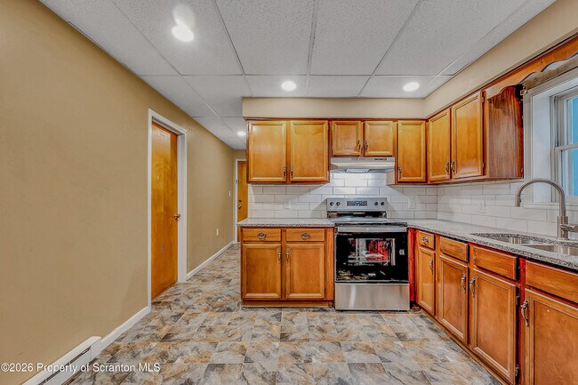 Building Photo - 601 Dean St