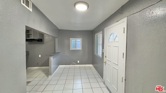 Building Photo - 4052 W 103rd St