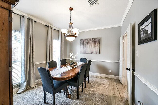 Building Photo - 3711 Pinehurst Dr